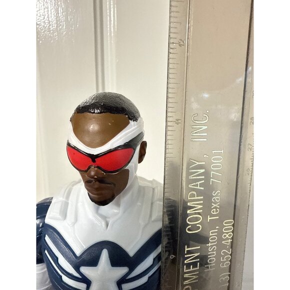 2021 Marvel Titan Hero Series figure Sam Wilson as Captain America - Picture 7 of 7